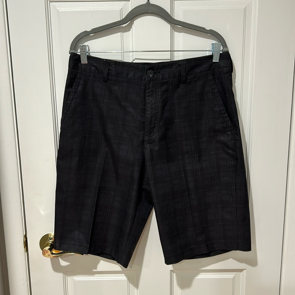 Men’s Adidas black golf shorts-size 32